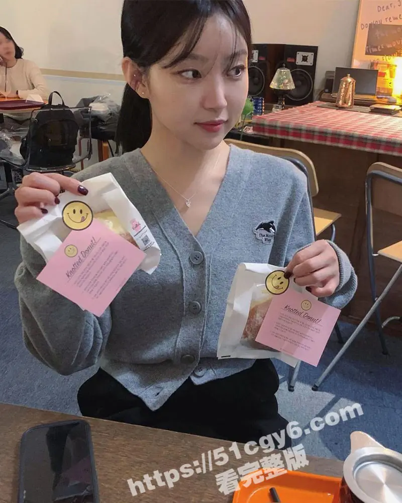 韩国极品瑜伽讲师 被小哥拉下海 玲珑小奶紧致菊花遭暴力吮吸 爽的妹子直翻白眼！ 图4
