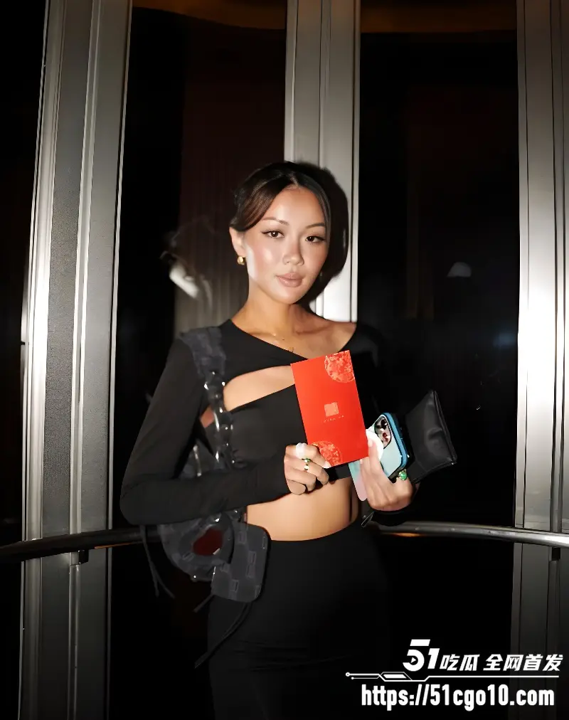 新加坡女歌手 Abigail 被前男友曝出性爱视频 女上位露脸疯狂榨精 反差感拉满 图5