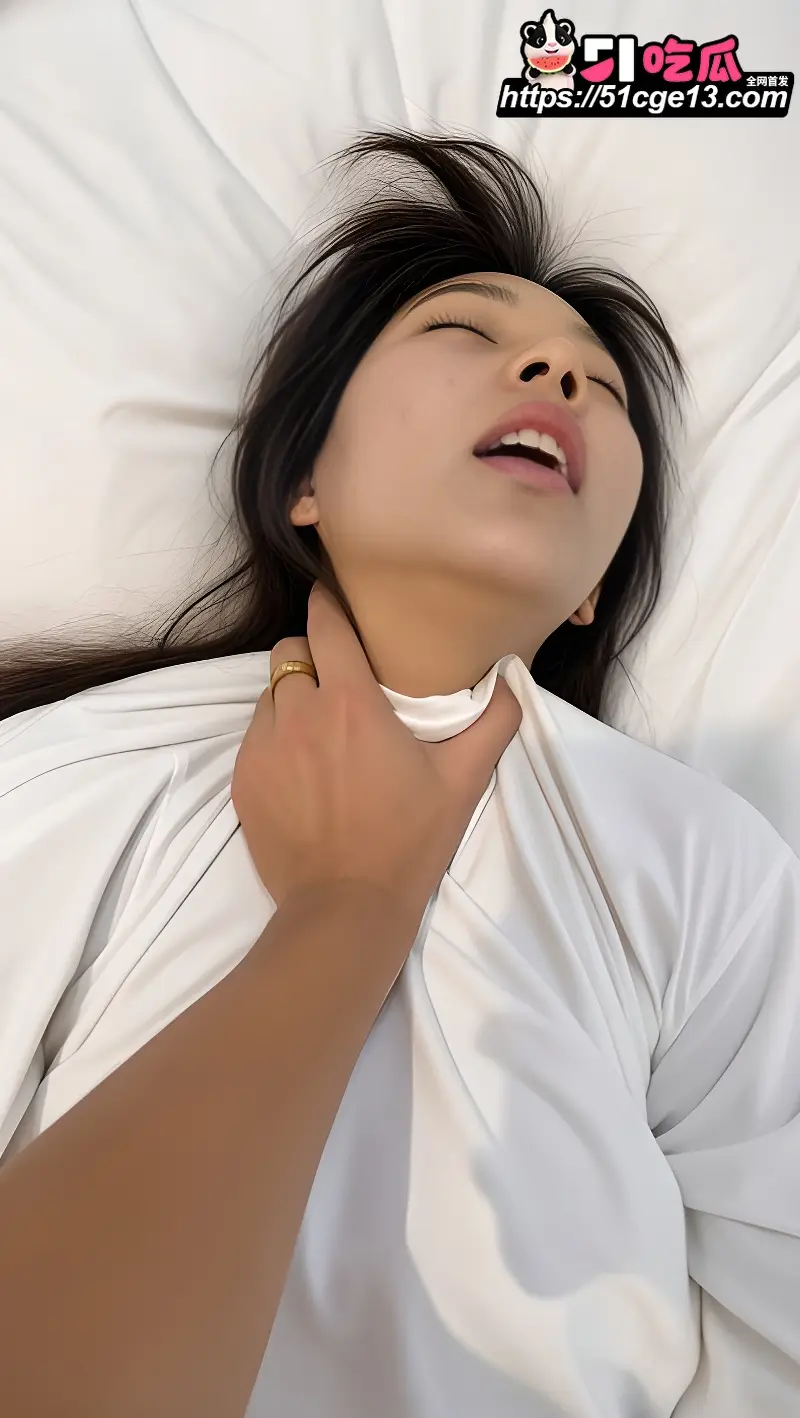 云南玉溪反差婊 卢文琪 性爱私拍 身着白T开档黑丝无套狂操 全程淫语不断太骚了 图3