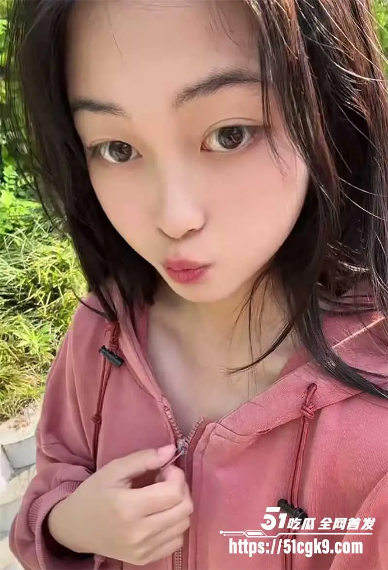 极品美少女 梦瑶 真空户外直播流出!甜美笑容性感肉体 淫媚与清纯的完美结合 全裸露奶露穴行走街头 超大胆! 图1