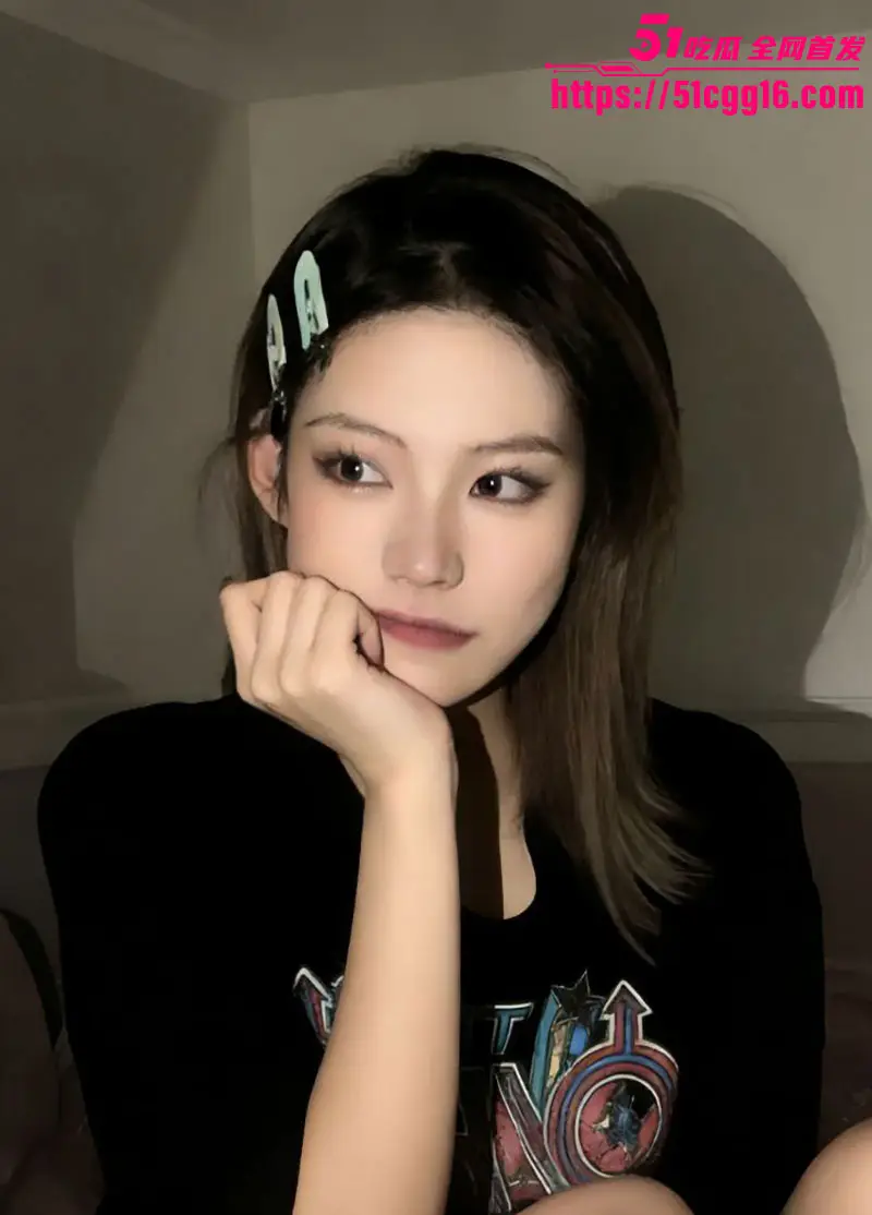 湖南极品高颜值反差婊 清纯美艳外表下淫荡成性 酒吧勾富二代出轨狂欢 巨乳翘臀被猛操浪叫！ 图4