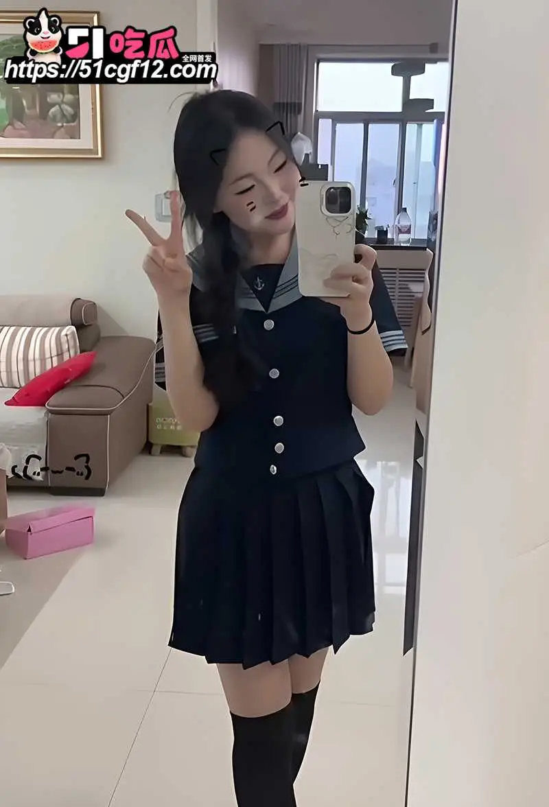 反差女大学生超淫私拍 手掰肥穴撅臀露菊 蹲地放尿喷如泉涌 后入自慰骚劲爆棚 图3