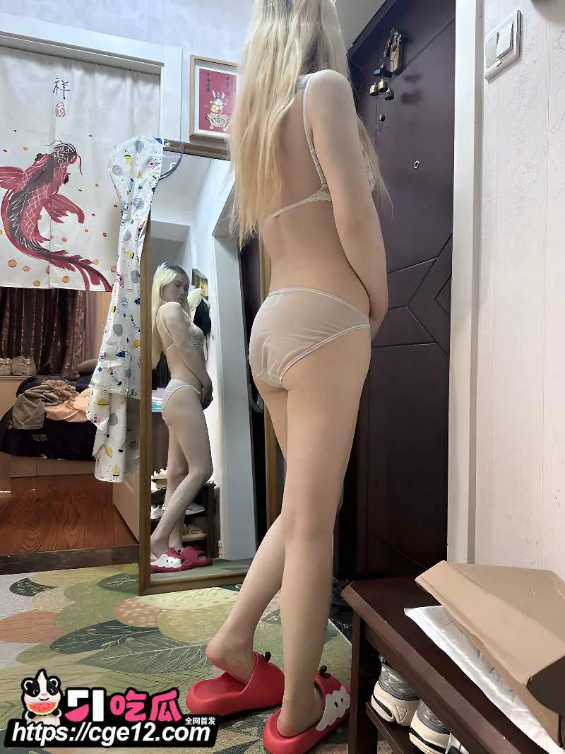 吉林九台山大奶少妇 约炮视频流出 穿开档丝袜跪舔肉棒 无套猛操被玩到失控! 图2
