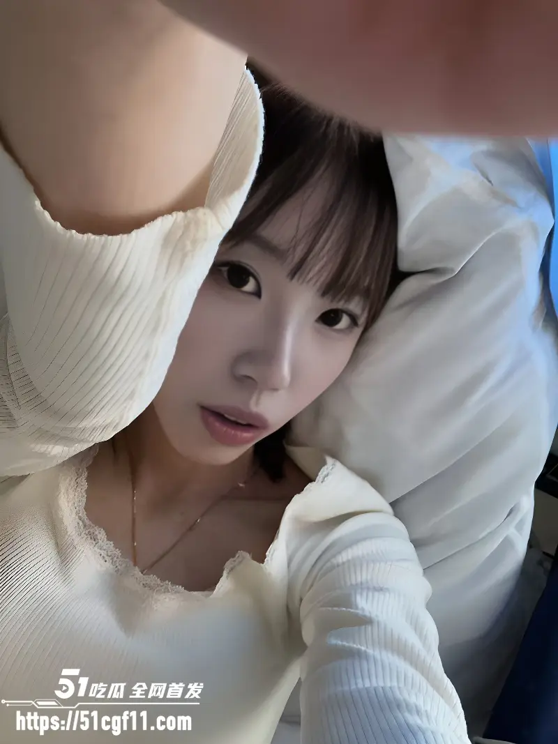 瓜友投稿曝光 约炮广东汕头骚女 郑某某 穿着OL制服被无套内射 爸爸喊得停不下来! 图2