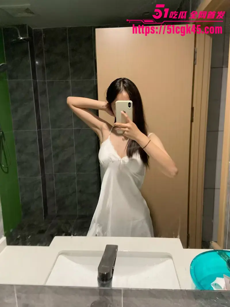 重庆175披肩长发美女 小婷 男友无套爆操视频流出 黑丝美腿极品身材 露脸口交一脸淫靡！ 图10