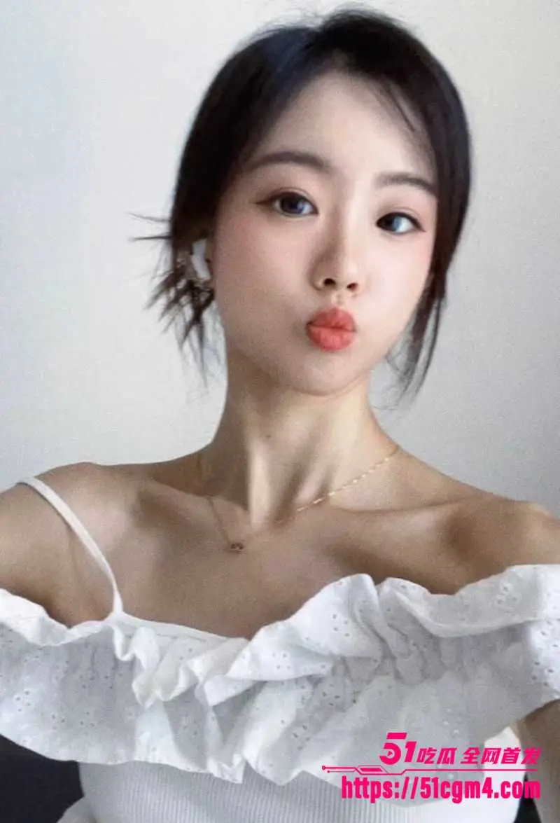 高颜纯欲美女情侣私拍流出 反差女神嫩逼多汁 被男友狂舔吸吮 无套后入猛怼高潮爽到腿软！ 图3
