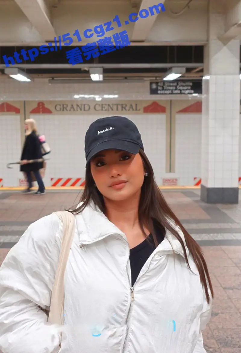 OnlyFans欧美华裔骚母狗 Mariiclaudia 极品肥臀巨乳的亚裔骚母狗 口交样子淫骚至极 巨乳被操的晃动不止 图2
