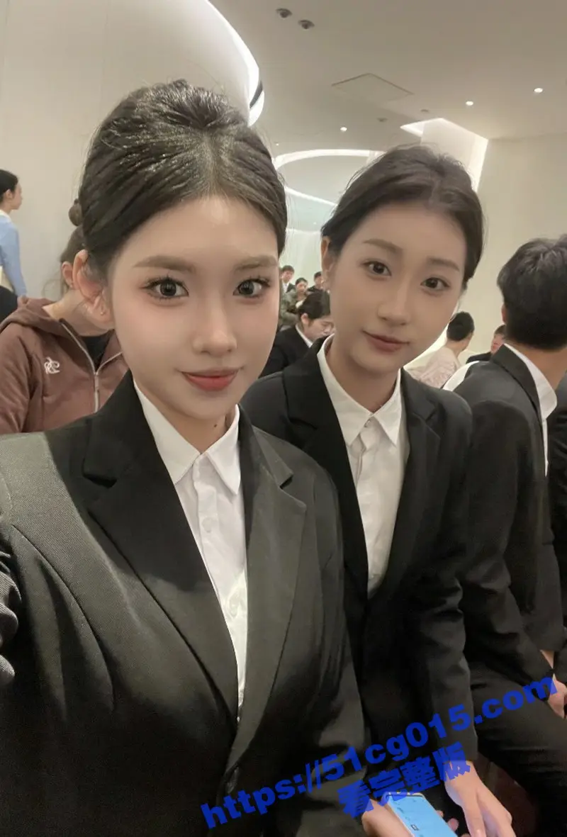 曝光前女友 沈阳好利来服务员 季雅 分手后无缝衔接勾搭上店长 长腿尤物被后入狂肏! 图3