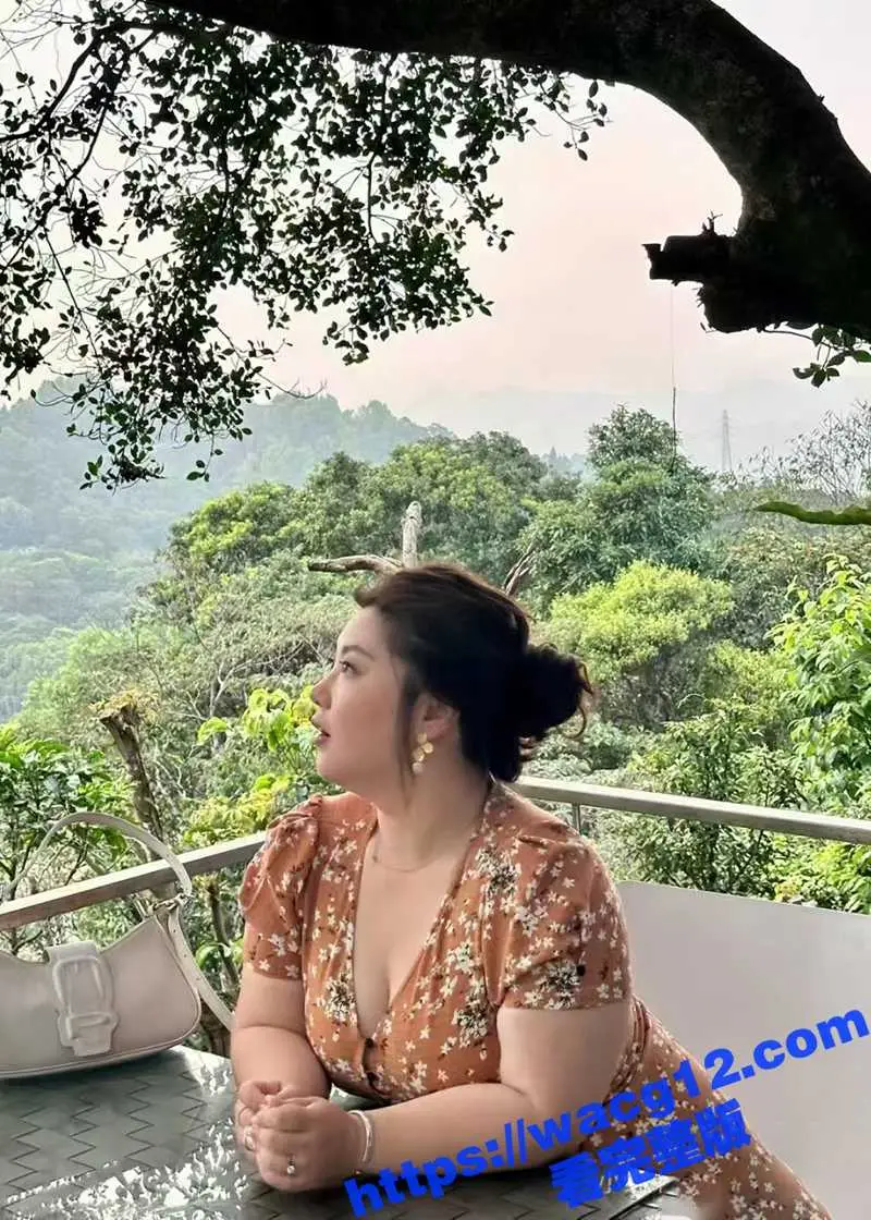 爆乳熟女户外野战 趴着公园石碑上被大屌狂插 激臀晃乳后入榨射!极致淫荡!! 图2