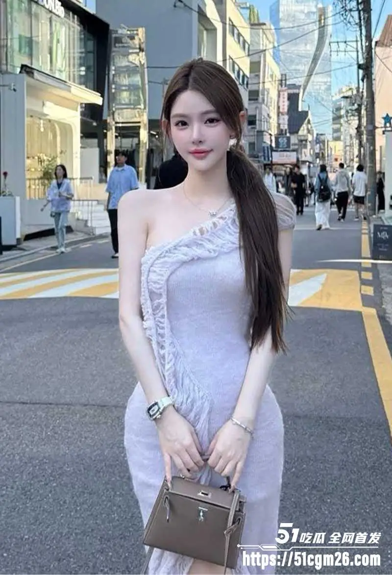 约炮大神 三火 锁喉猛干上海嫩模 狐尾肛塞随臀狂摆 花式猛干瘫软成泥 图3