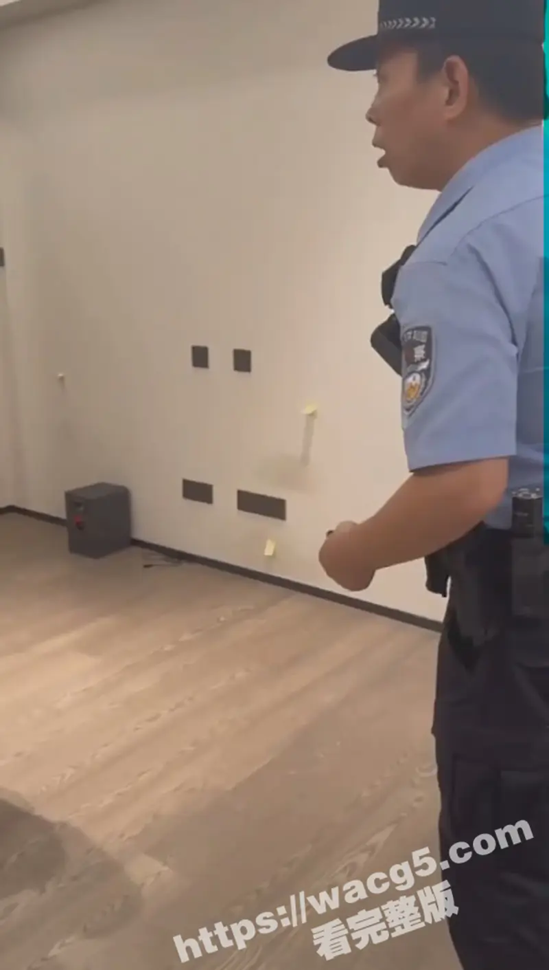 深圳再出现“提灯定损”事件 极品房东为了不退押金 专业验房师拿手电筒找茬火爆全网 图5