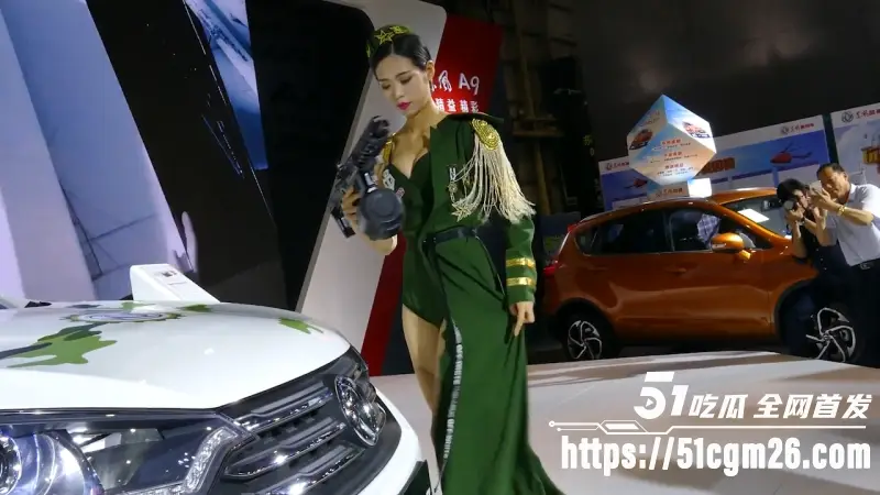 广东车展车模 现场拍摄 各种特殊视角下模特百态 不一样的车展 车震气息拉满! 图7