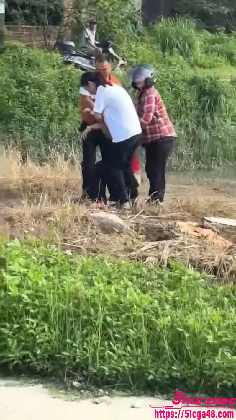 惠东双月湾 18岁少女黄云菊 深夜出门被不明人士拖走 器官全被挖走抛尸河中 这简直令人毛骨悚然！ 图1