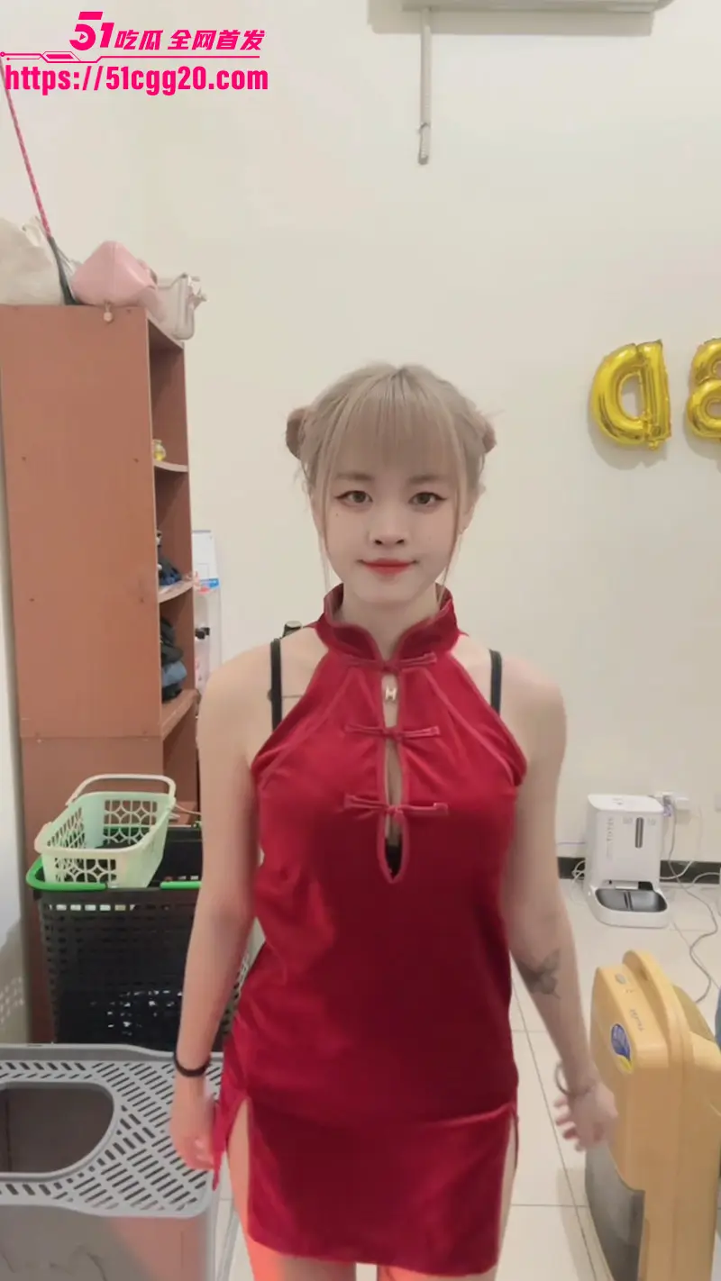 超极品小网红 萱萱 不雅视频流出!小美女可盐可甜 全裸露脸揉奶乳浪翻涌 娇羞眼神勾魂摄魄! 图4