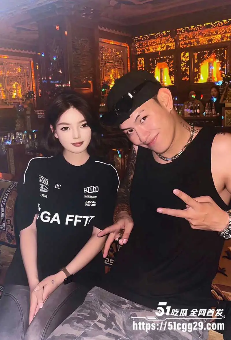 抖音藏族网红 董朱 家暴出轨双开花 和5个极品美女乱搞 逼人妻在老公身边偷拍淫照 性爱视频劲爆流出! 图9