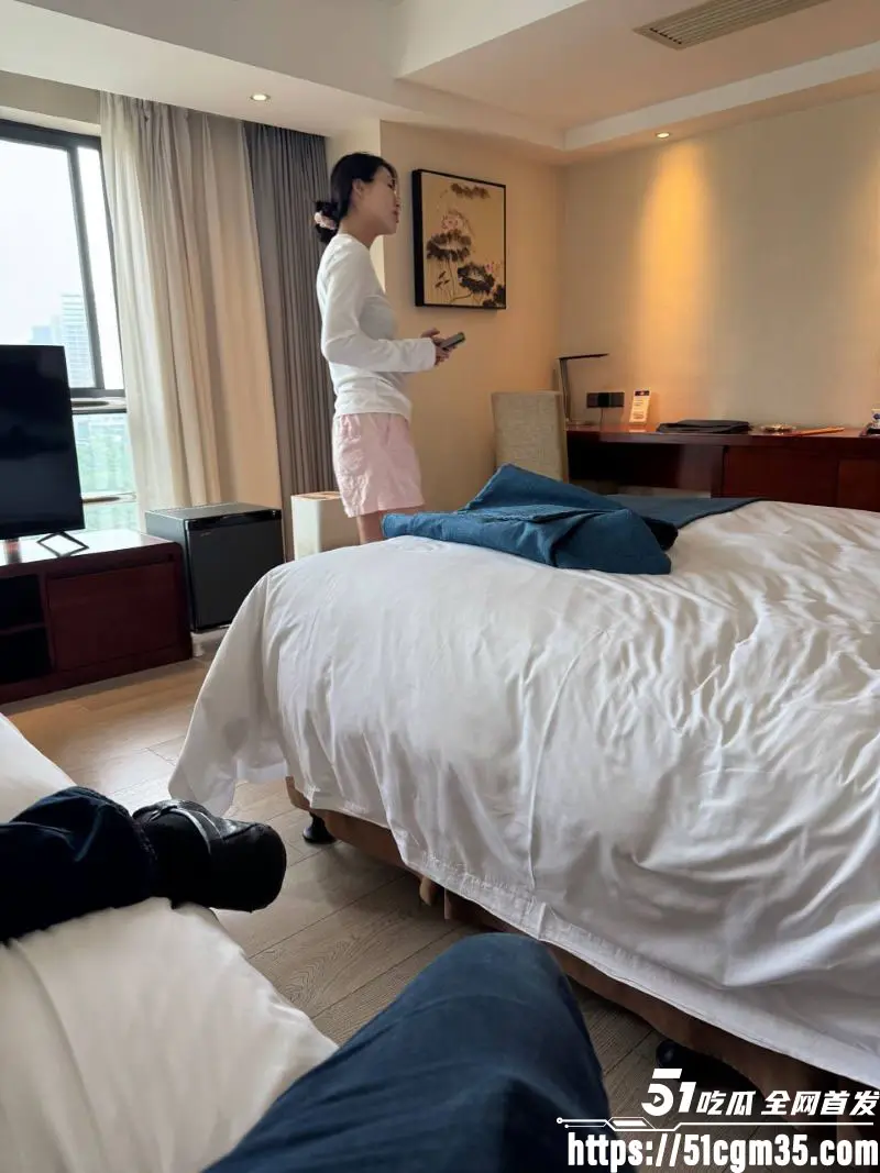 拜佛祈福竟成嫖娼新模式 极品少妇跪拜开光 你以为求运 实则是筛选极品的高级猎场 图7