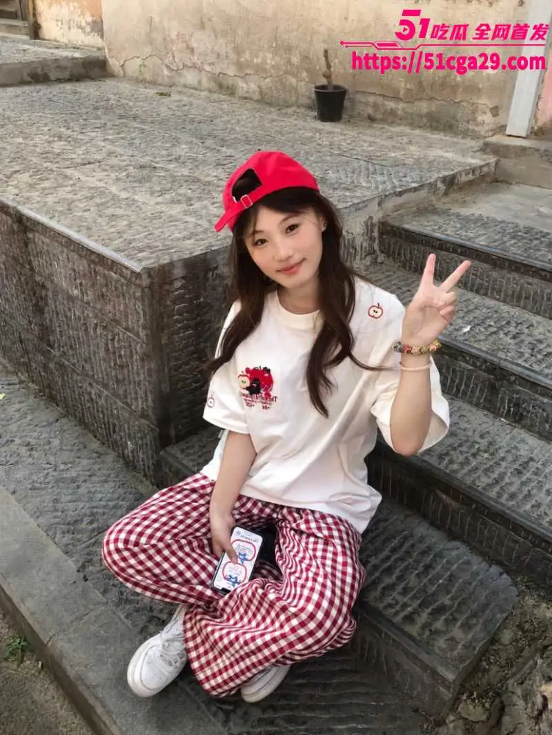 辽宁沈阳师范大学 黄佳冉 为讨好男友私发自慰视频 玉乳挺翘骚穴浓密 抠穴爽到喷出淫水！ 图2