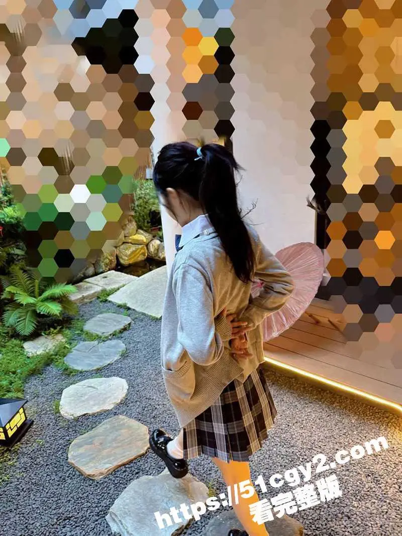 海角 意淫自己妹妹 新作 酒店爆操JK萝莉妹妹 后入骑乘无套内射白虎嫩穴 图1
