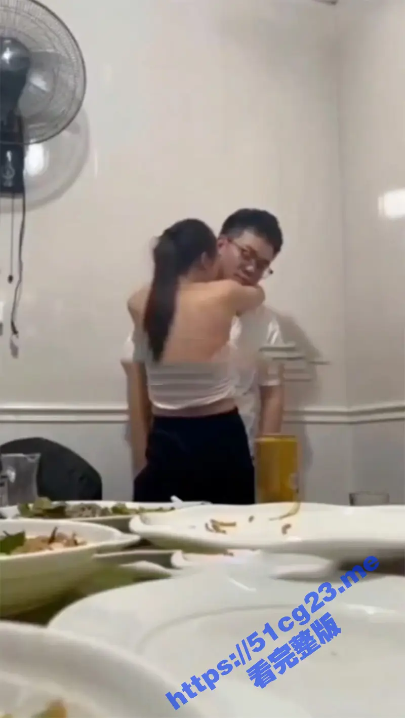 给力同学聚会 这是哪个人的妈妈？谁的老婆？大奶女同学和老同学激情！ 图1
