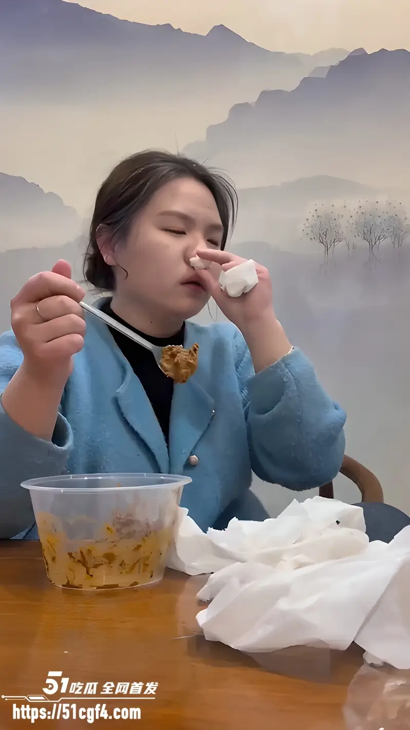 集美点男模没钱付账 竟当场吃屎抵账 重口吃播变态到极致太刺激！ 图2