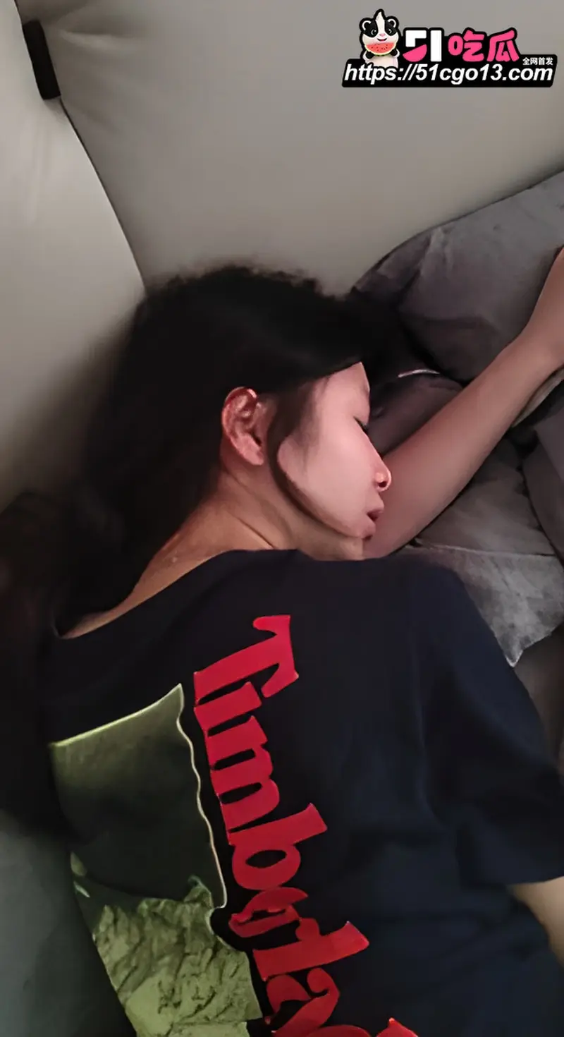 04年少女 美春佩 情侣自拍流出 露脸口交特写淫靡表情 后入侧插蜜穴全程浪叫酥麻 图6
