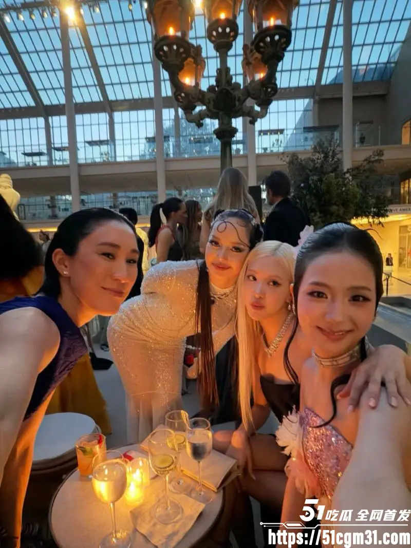 韩国巨星 Lisa 纽约当脱衣舞主持人 与中国歌手宁艺卓同场狂嗨 劲爆镜头霸榜热搜！ 图11