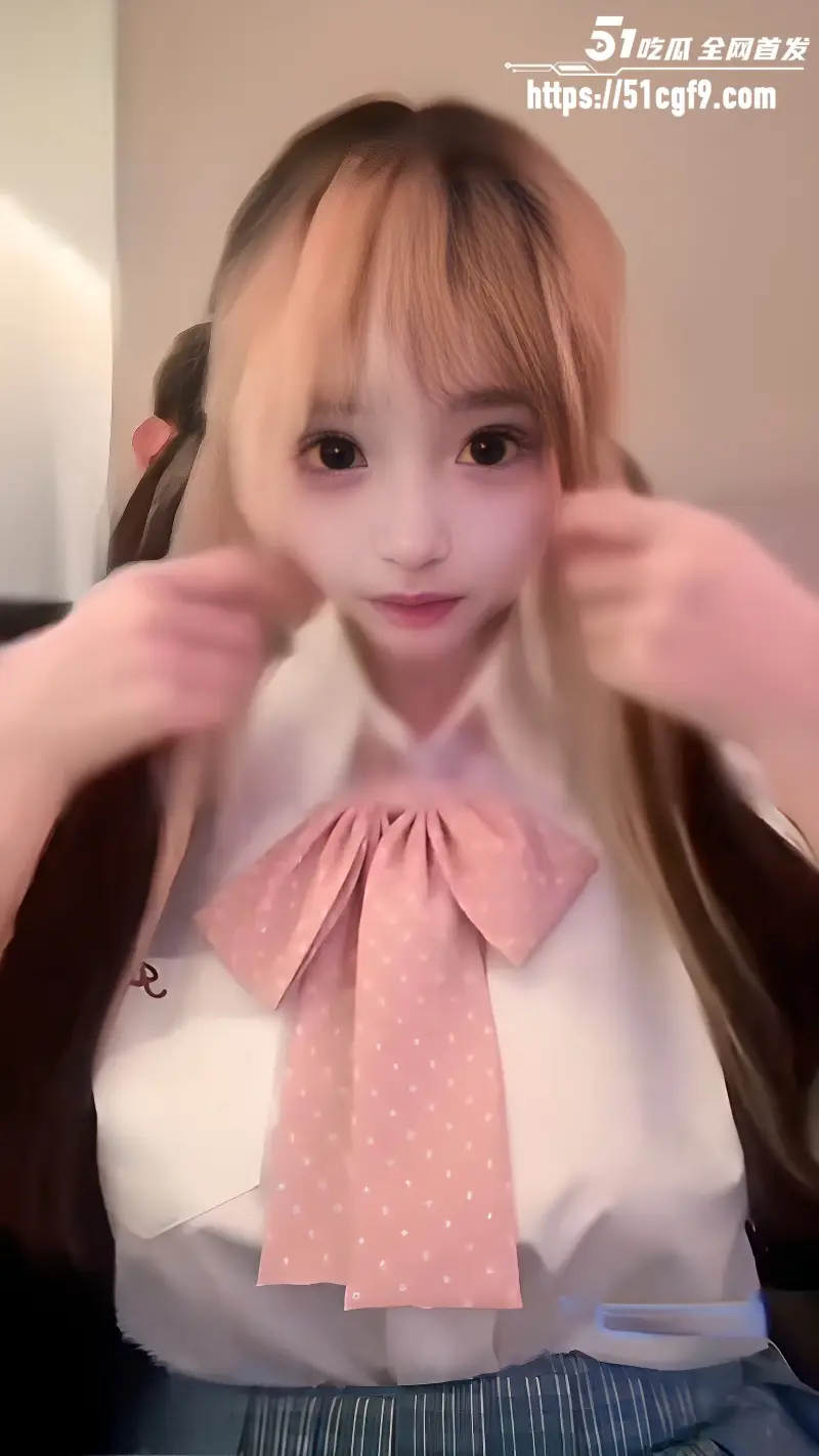巨乳萝莉 小潼宝 金主定制性爱vlog 极品萌妹校服Cos 白虎嫩穴被后入狂操 图2