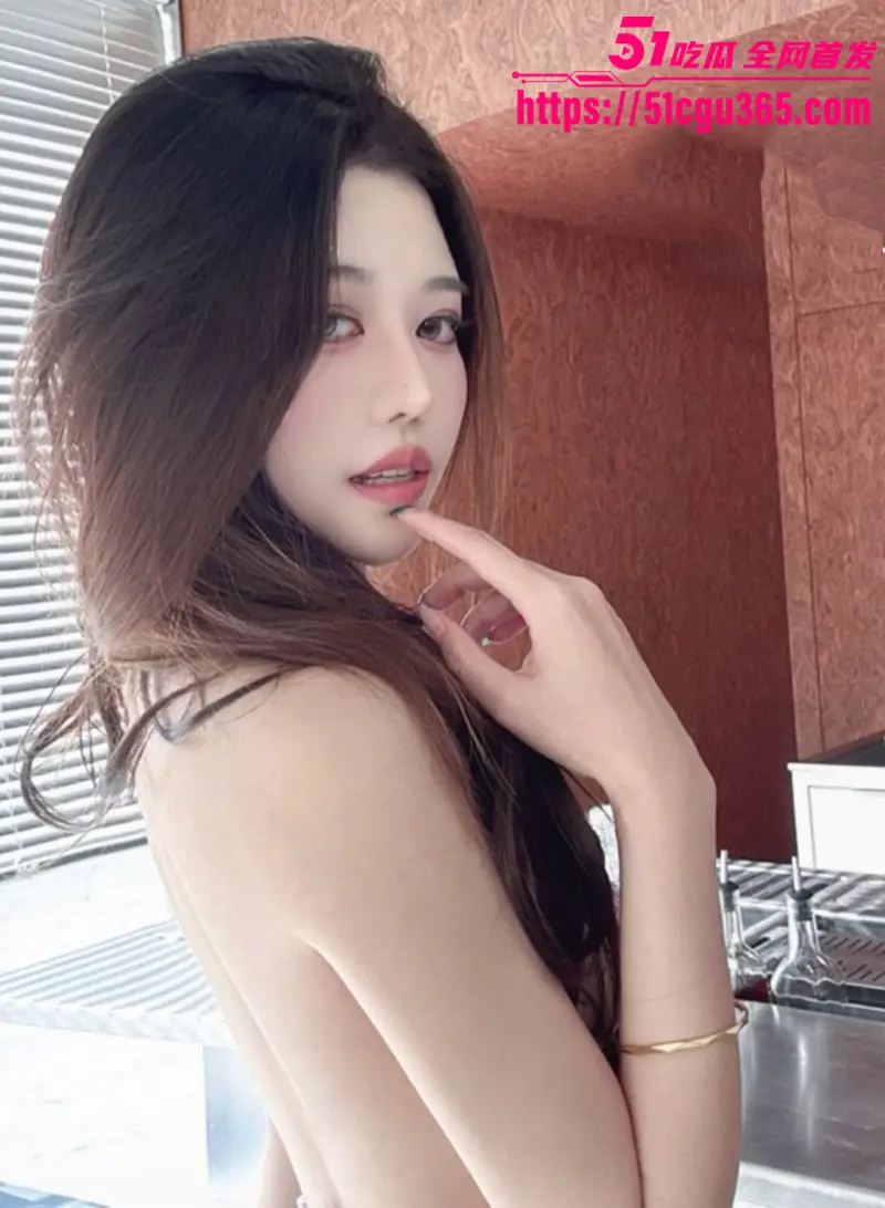 超人气博主周沩寒 与金主1V1裸聊视频流出 御姐风情气质万种 揉奶掰逼令人沉醉 反差婊骚到骨子里! 图3