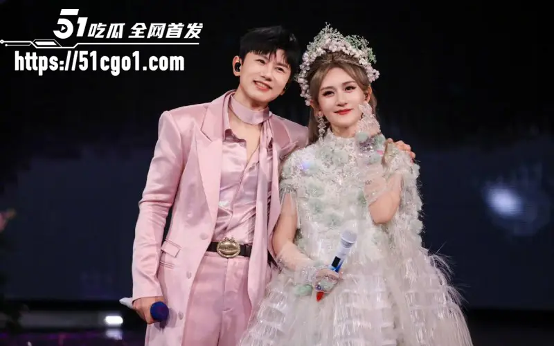 谢娜北京演唱会 玩情怀翻车全网喊打 油腻夫妻营业吃相难看 网友直接不买账! 图3