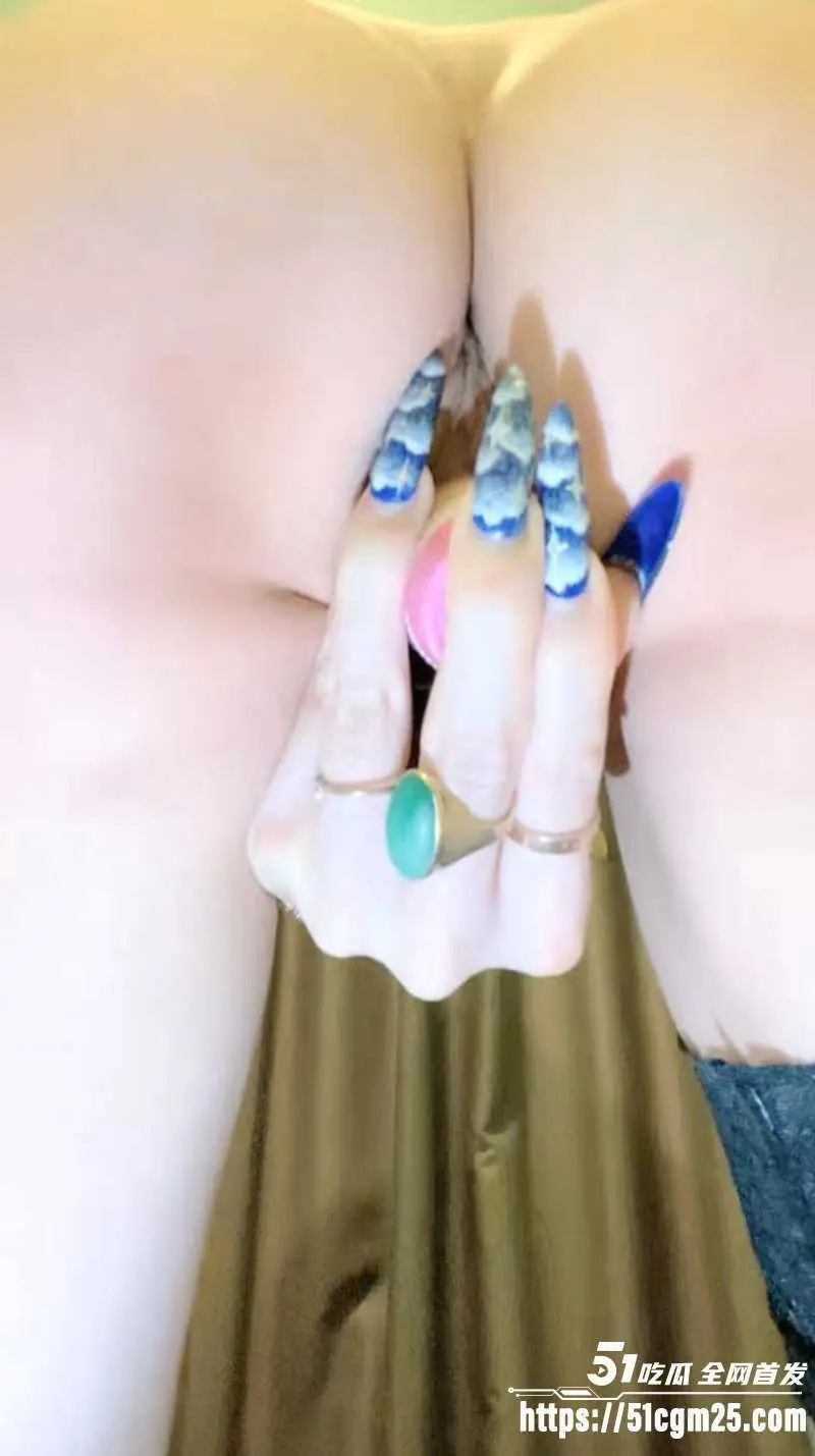 直播天后 水母娘娘 挑战极限30cm巨屌深喉 高跟鞋插逼玩到失禁 真是太狠了! 图5