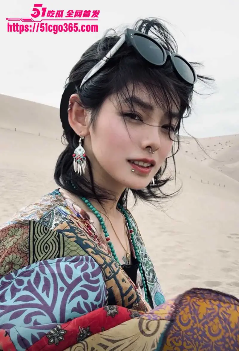 武汉龙华学院校花 陈雯晶 俏丽女神性瘾难耐 晒淫照撩汉约炮 穿JK情趣被炮友猛操 多毛骚穴搭开档黑丝 堪称绝配! 图3