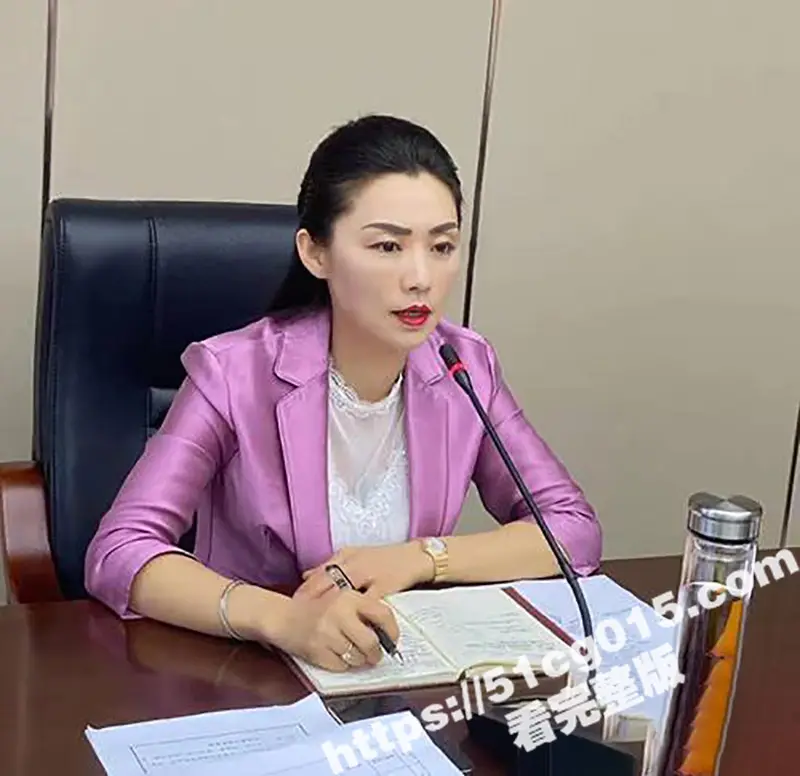 史上颜值最高的美女官员落马!江西浮梁市监局局长 李彬 被双规!偷情视频曝光 原来美女局长是靠骑上去的 图4