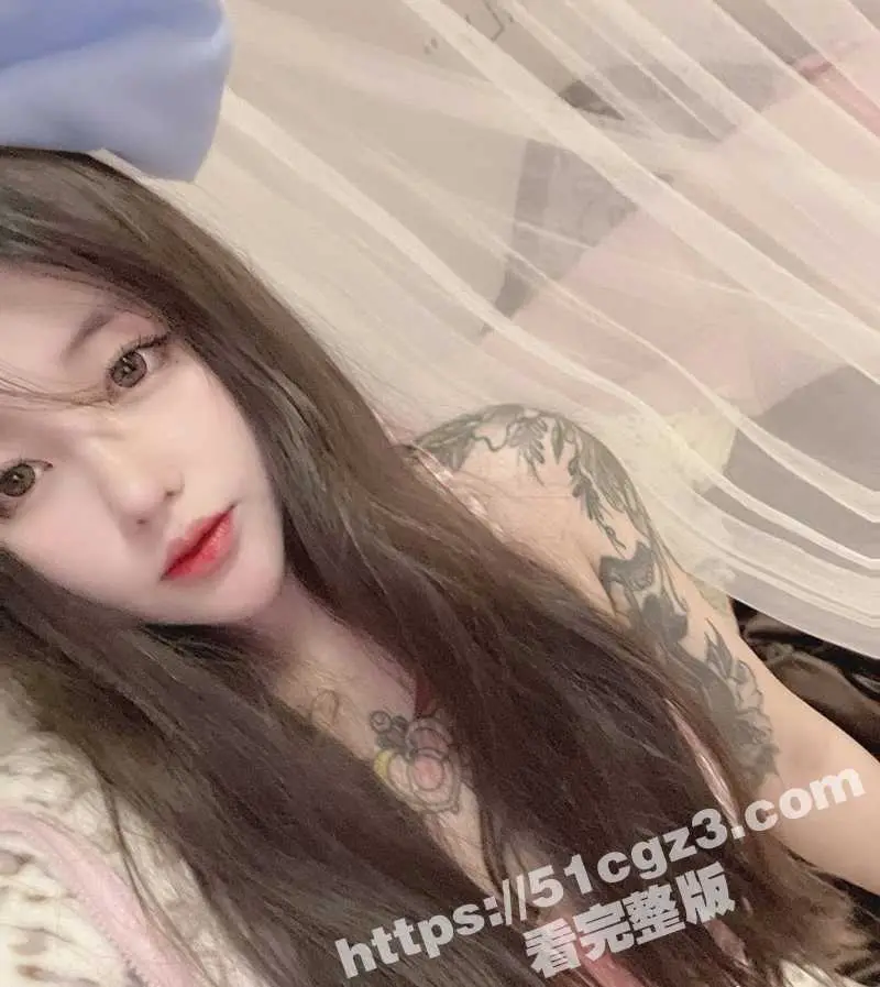 快手00后嫩妹网红 喜欢小羊 全网约炮撩骚 巨乳自慰直播撩拨粉丝 化身淫娃寻找冤大头猎物 图6