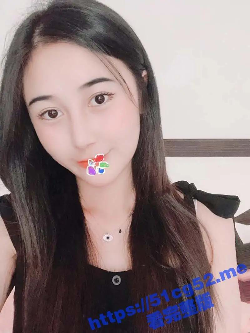 网上认识的99年骚逼女神 颜值绝对极品 不知道有多少舔狗晚上意淫她 到床上却跪在地上汪汪叫 图1