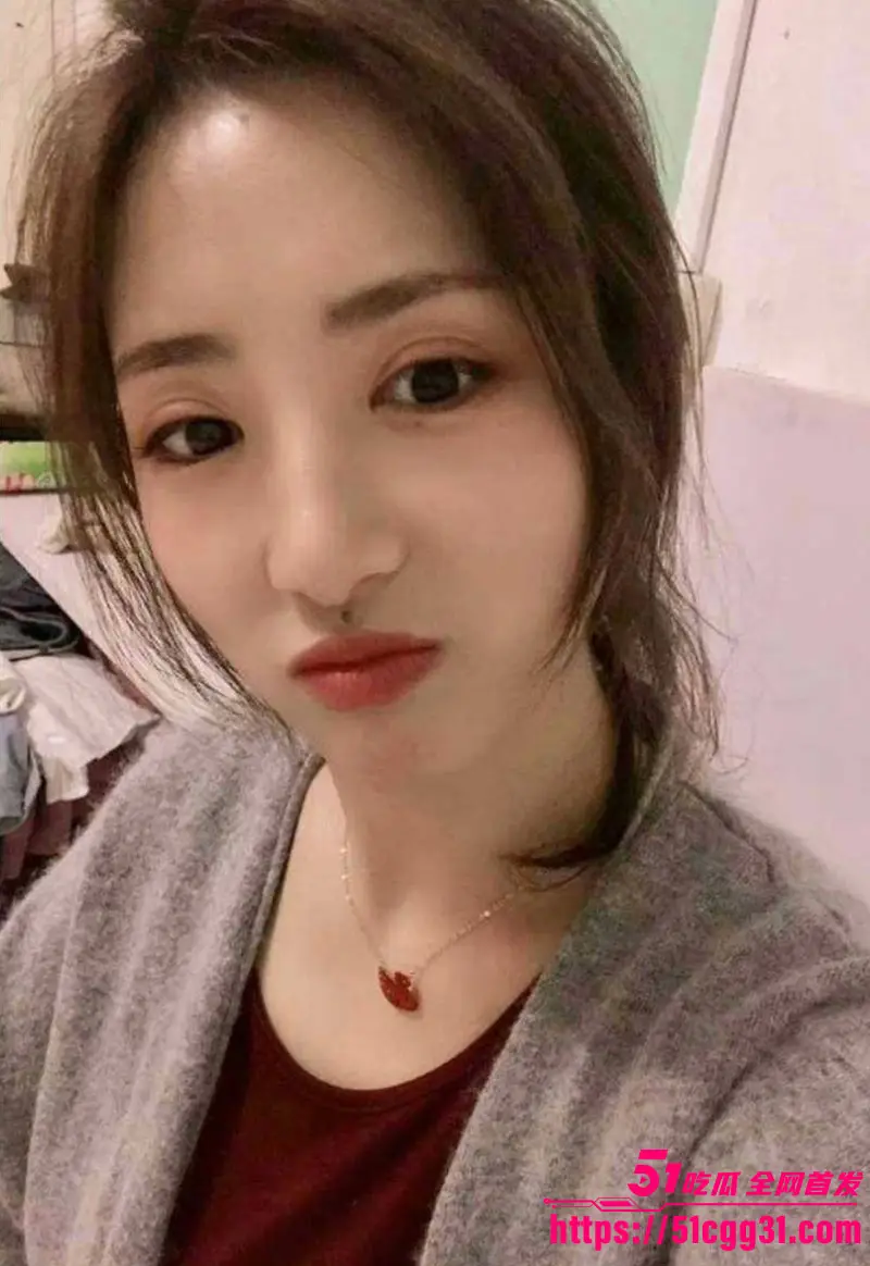 陕西淫妻 张艳艳 老公常年出差 深闺骚妇寂寞难耐 与情人偷情肉棒猛操巨乳狂晃 浓精射满小腹! 图3