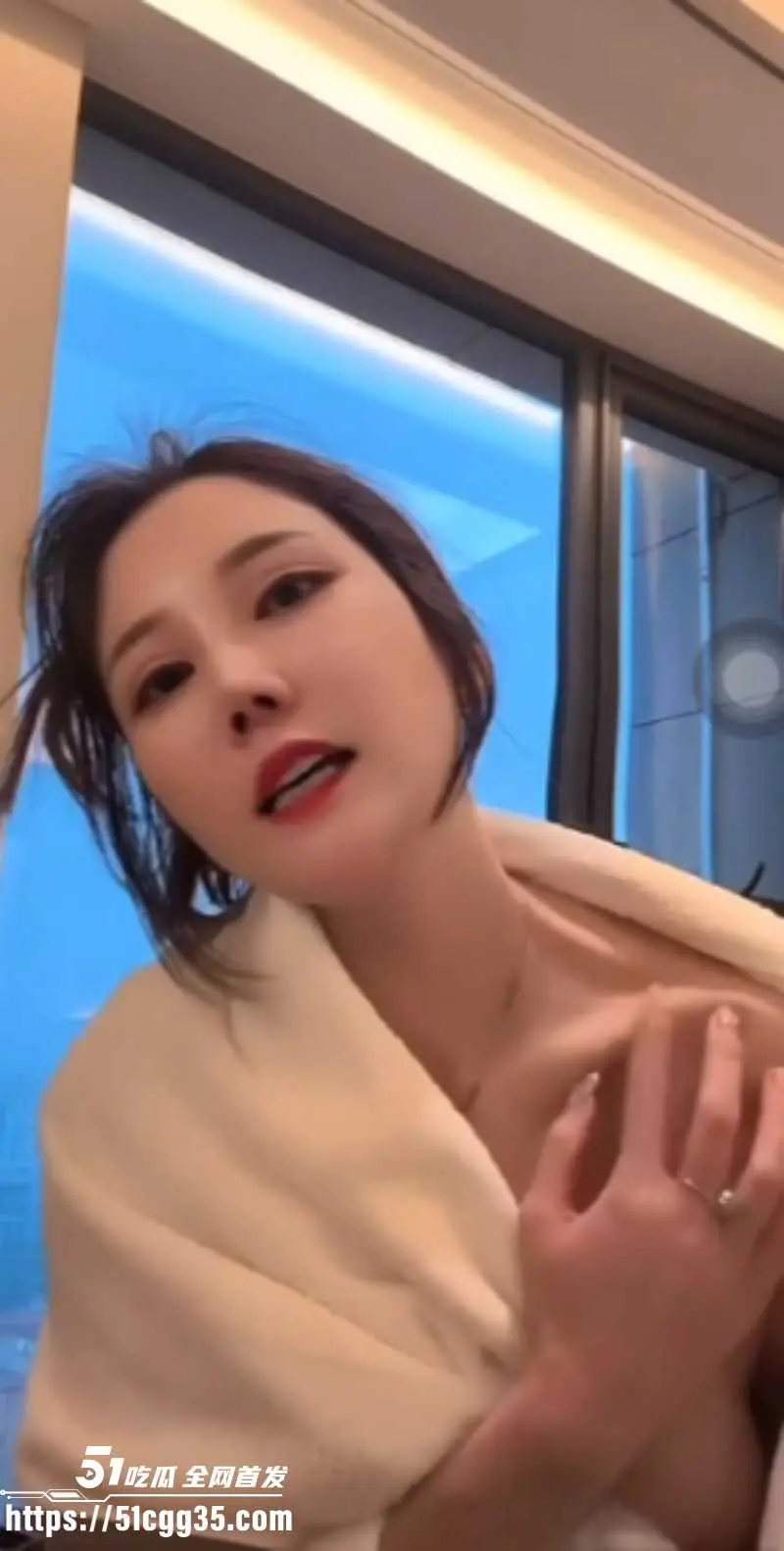抖音网红闪现露点合集 多位美女为博流量极限擦边 春光乍现极具视觉冲击! 图5