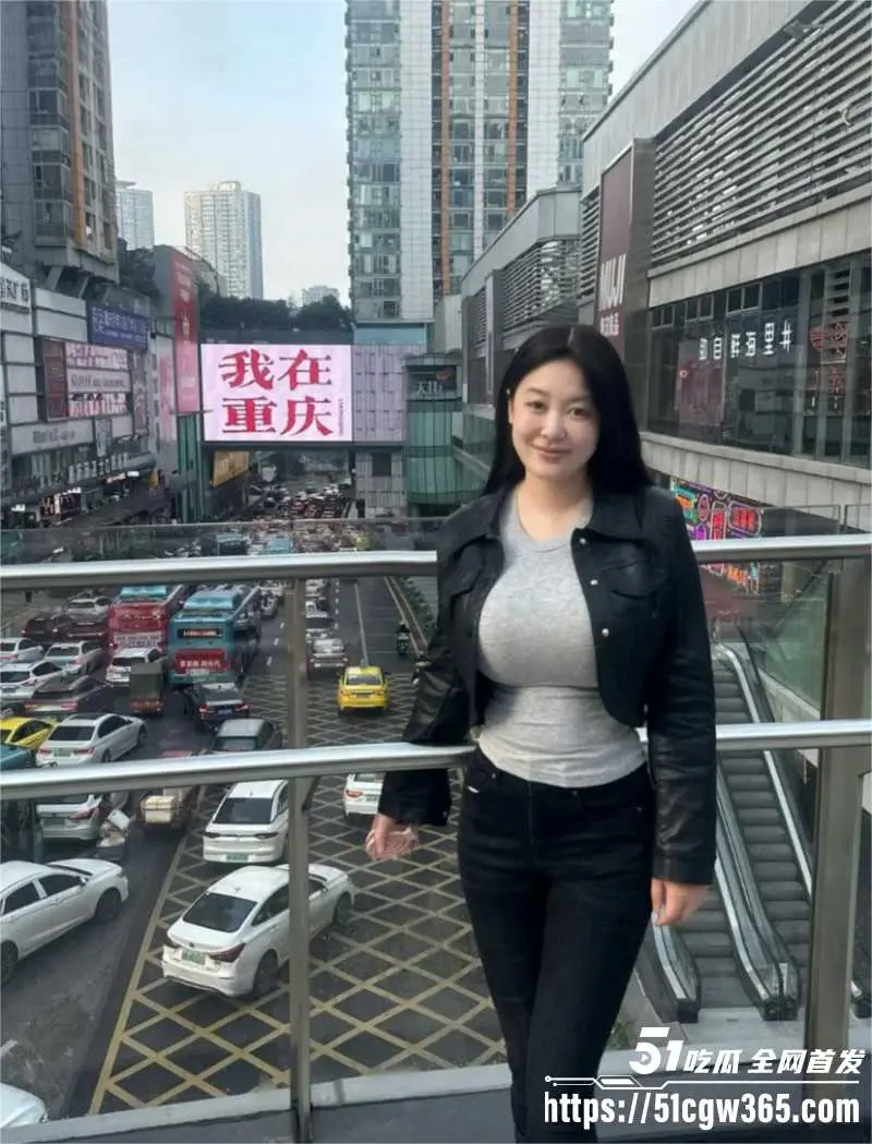 乱伦大神 大屁股大姨子 饥渴淫娃主动真空换装 后妈裙瑜伽裤齐上阵 圆润肥臀惨遭暴操! 图1