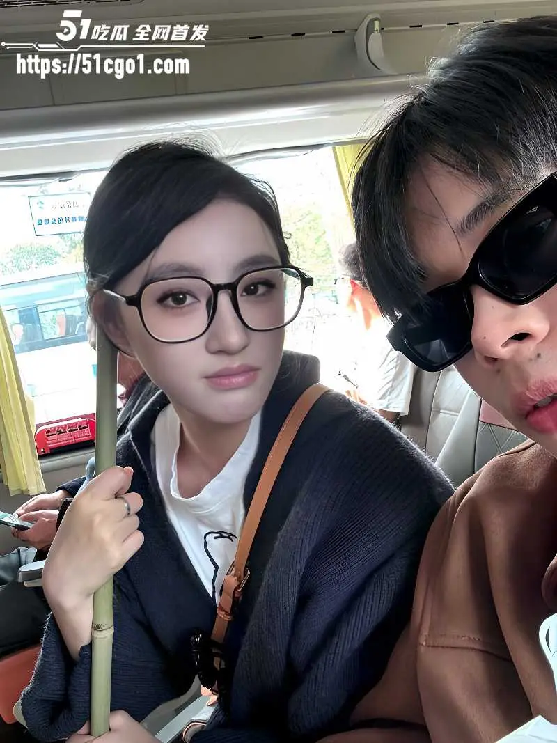 十个眼镜九个骚 江西武功山眼镜妹 赵艺欣 反差骚浪私密视频流出 太会玩了！ 图3