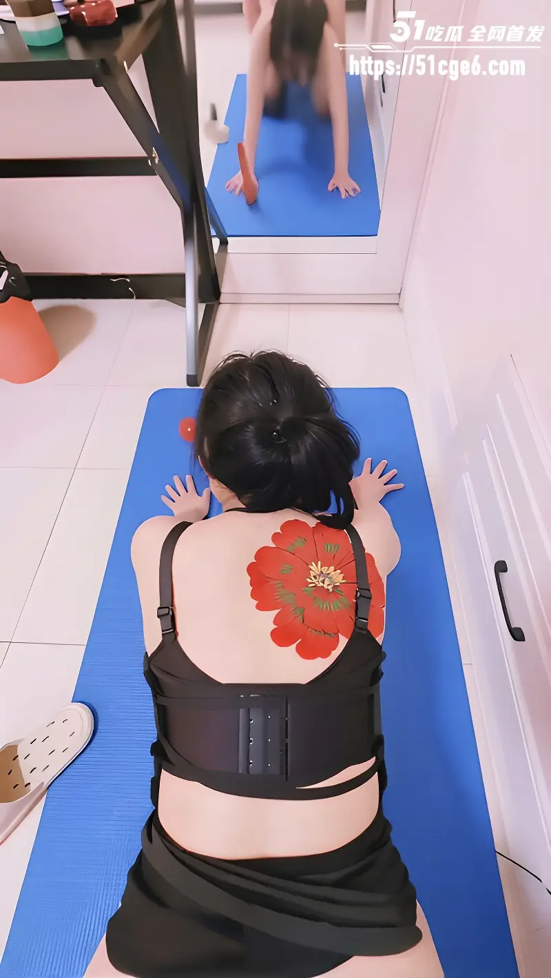 海角乱伦大神丝袜小淫妻 骚妻偷情被老公视频查岗 性瘾发作喷水不止! 图5