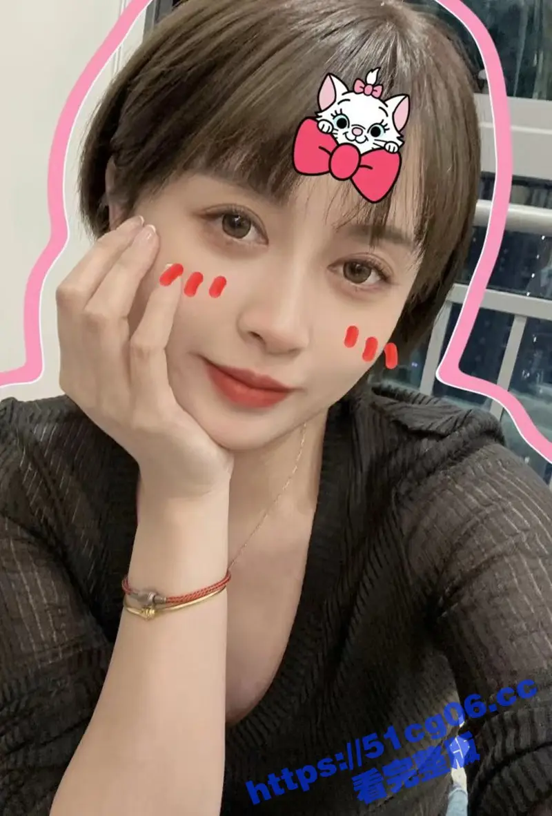 和女主管约炮开房 平时上班还挺正经 没想到开房的时候还穿了黑丝 撕烂她的黑丝就是操 图5