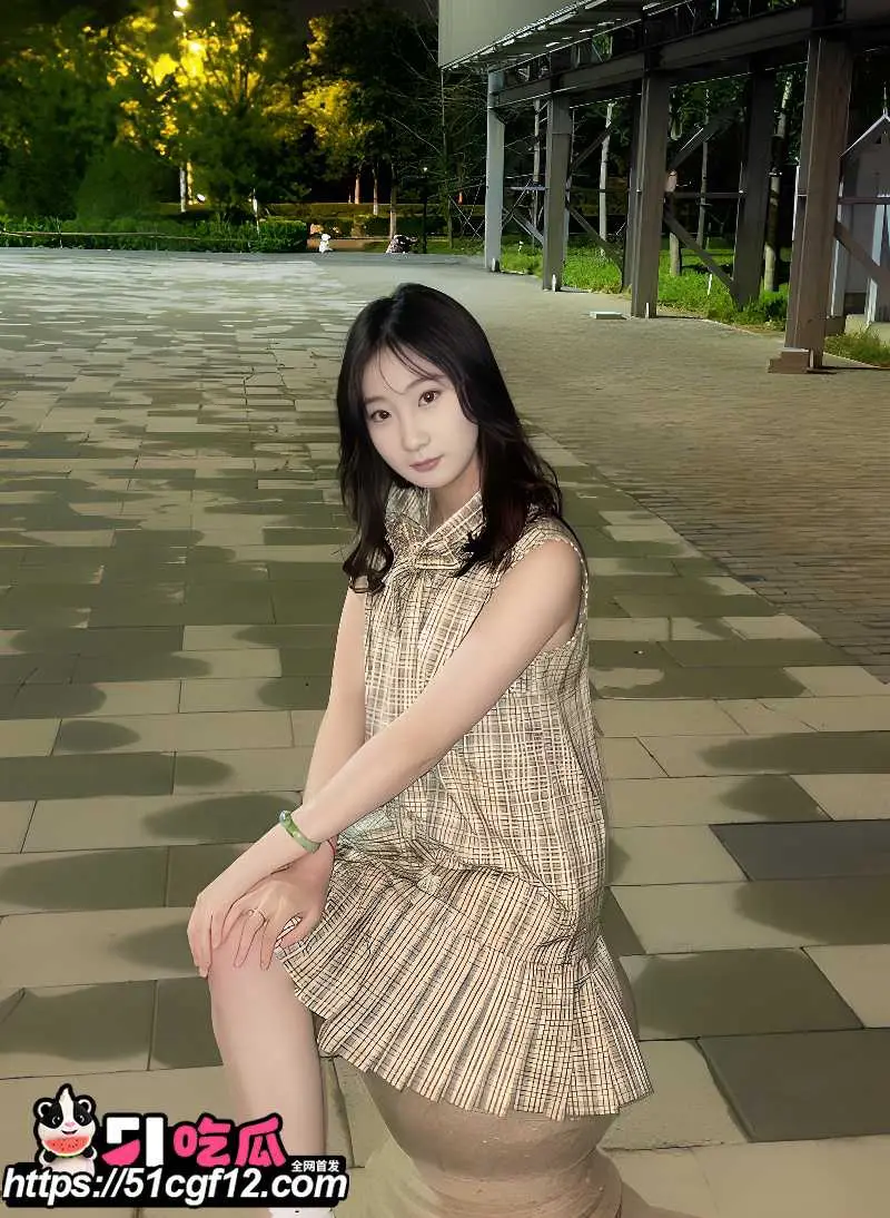 极品嫩妹 小苗 性爱视频 胯下口舌榨精 爽到男友当场站立后入 浓精内射灌满骚穴! 图3