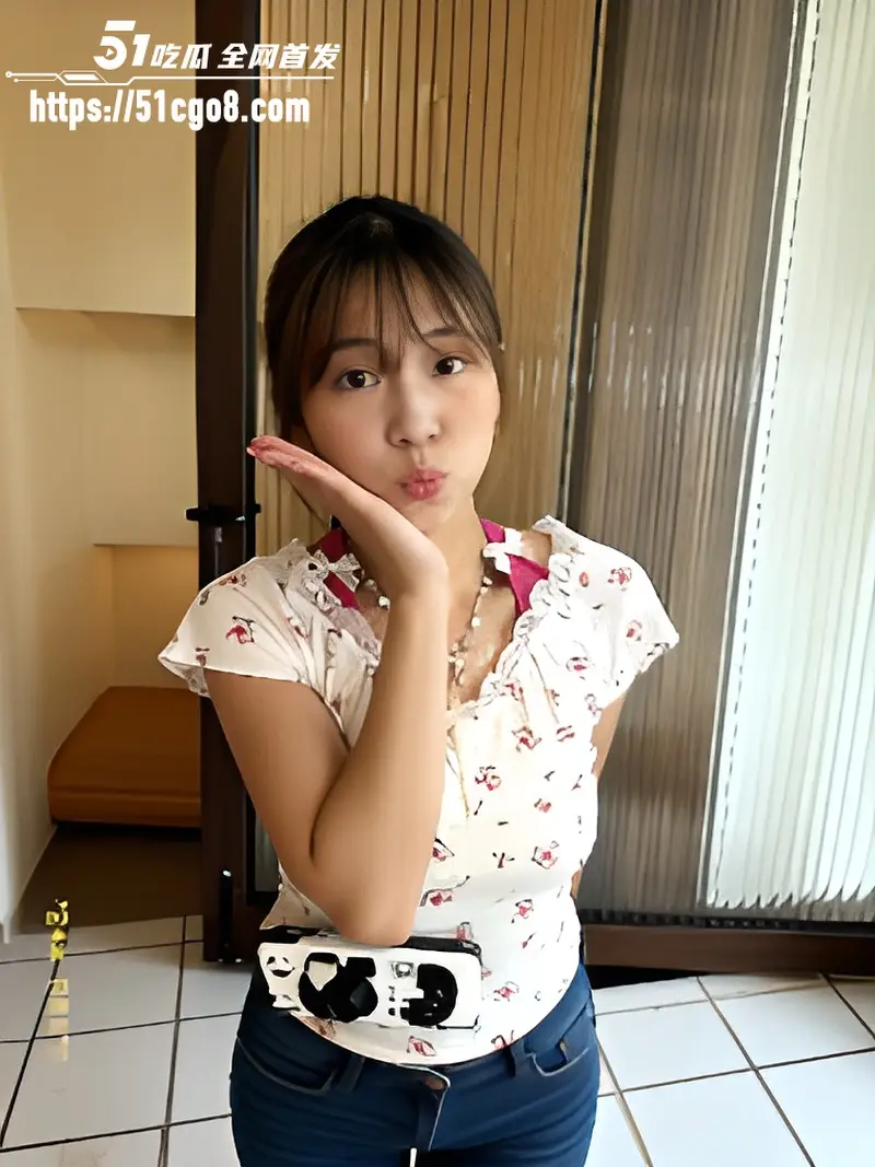 微胖学生妹 呱呱 性爱视频被前男友曝出 主动骑乘后入打桩 高潮迭起爽到浪叫 图1