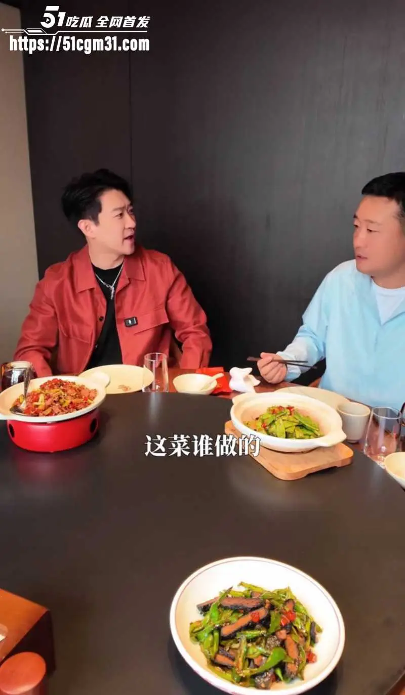 德云社大弟子 曹云金 不雅行为惨遭偷拍 路边放尿车内激吻 私生活混乱形象再次雪崩! 图10