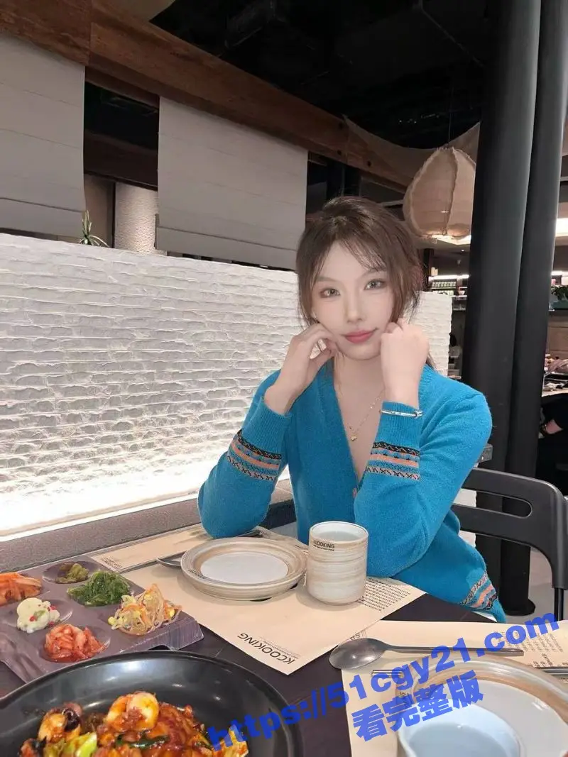 海角乱伦大神 姐弟一世情 新作!前男友给姐姐打电话求复合 姐姐嘴里却在吃着我的鸡巴! 图2
