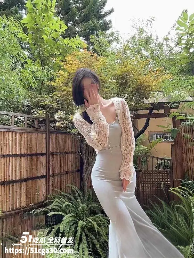 乱伦大神 与模特妹妹的日常 事隔多年重遇⼤学初恋 清纯少女早已变成⿊逼骚货! 图3