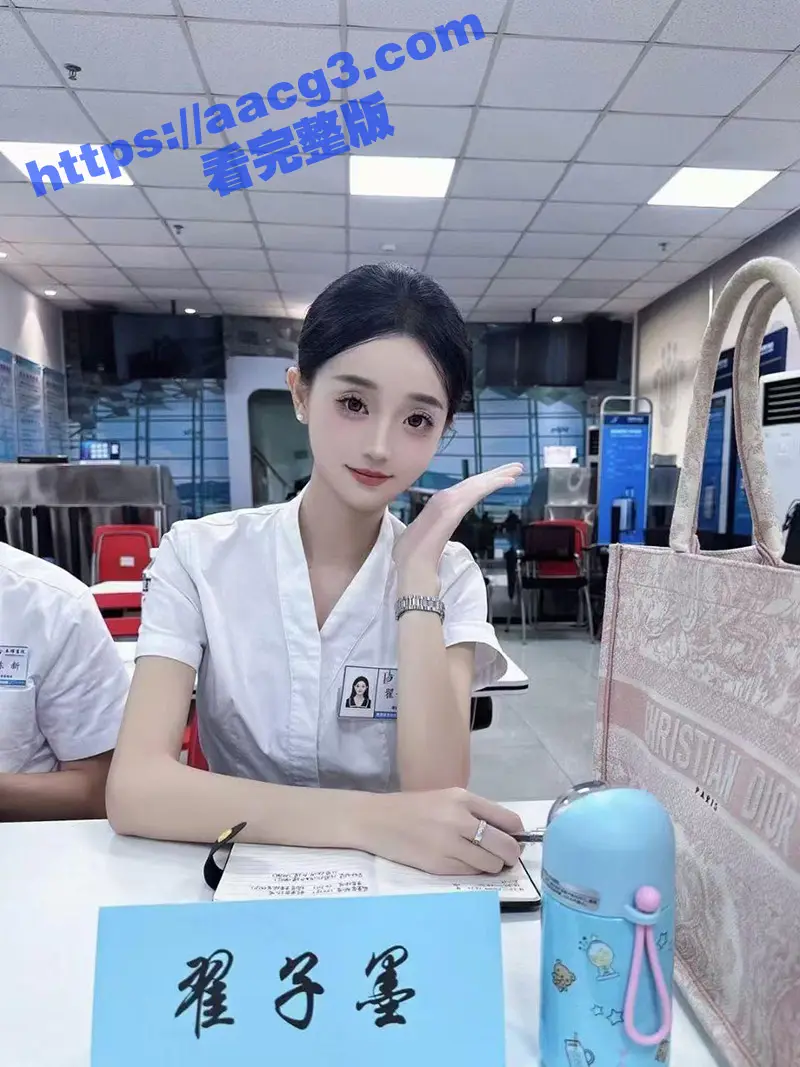 武汉职业技术学校反差婊 翟子墨 背着男友和富二代玩SM 还是现役在职南航空姐 骚破天际 图2