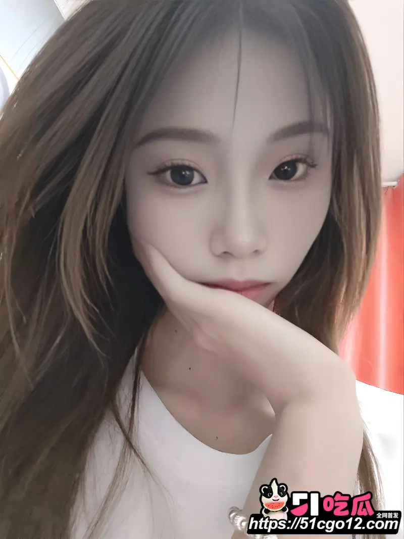 黄毛精神小妹 虚荣心作祟 为了苹果手机 主动献身给大哥 全程淫语不断! 图3