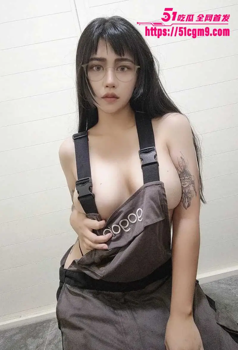 谁家的爆奶娇妻这么开放?酒店被两男玩成肉便器 浴缸舔奶调情 双龙入洞前后夹击 浪叫得像要飞升! 图4