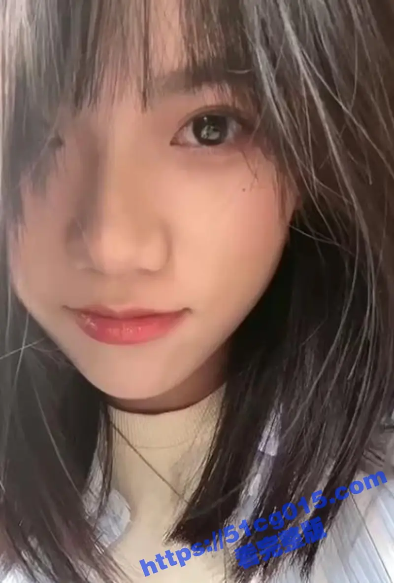 四川成都反差母狗学姐勾引学弟 跪舔吸舔口交 开档黑丝 握住丝足疯狂插逼 干死这个骚货! 图4