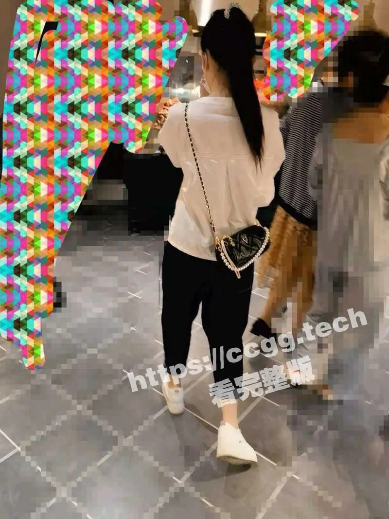 姐弟乱伦 与极品反差婊表姐打响在姐姐家的第一炮 内射一半外射一半内外兼修 图1